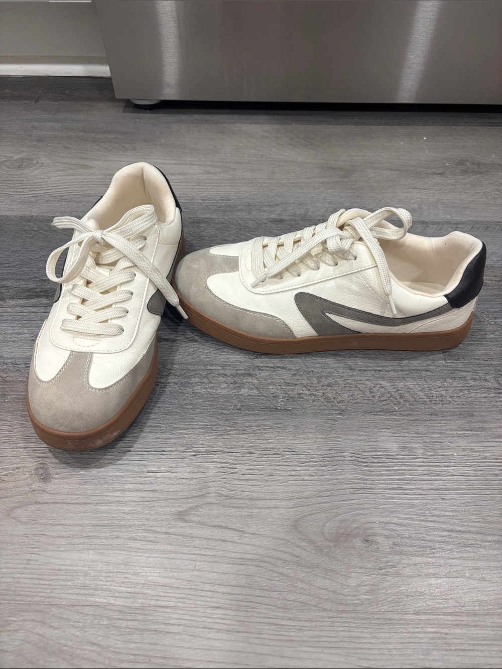 Dolce Vita Cream, Gray & Black Retro Low-Top Sneakers